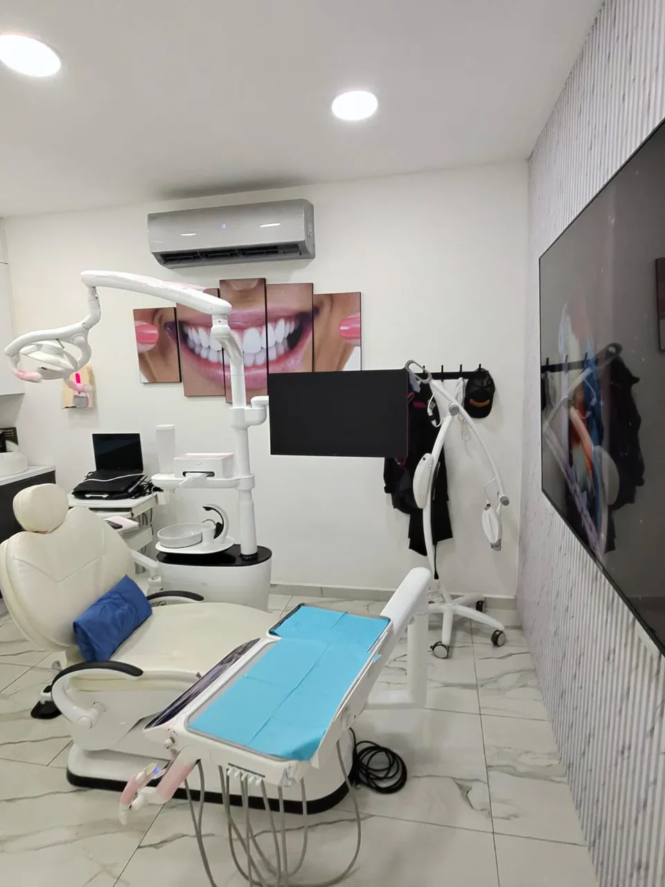 Treatment room at Innova Dental, Los Algodones