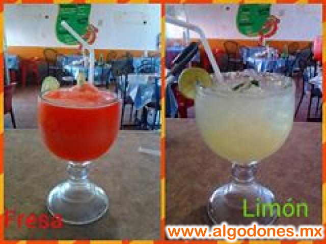 margaritas en MARISCOS EL PAISA limon y fresa lemon or strowberry  margaritas 